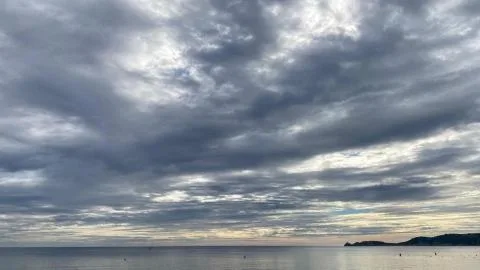 Tormentas, granizo y fuertes rachas de viento ponen en alerta al norte y este peninsular este domingo