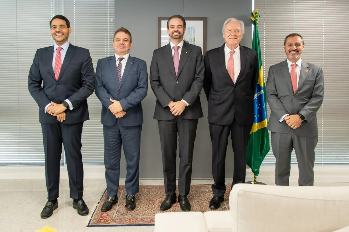 Messias reúne chefe da PF e ministro da Justiça em almoço de pacificação