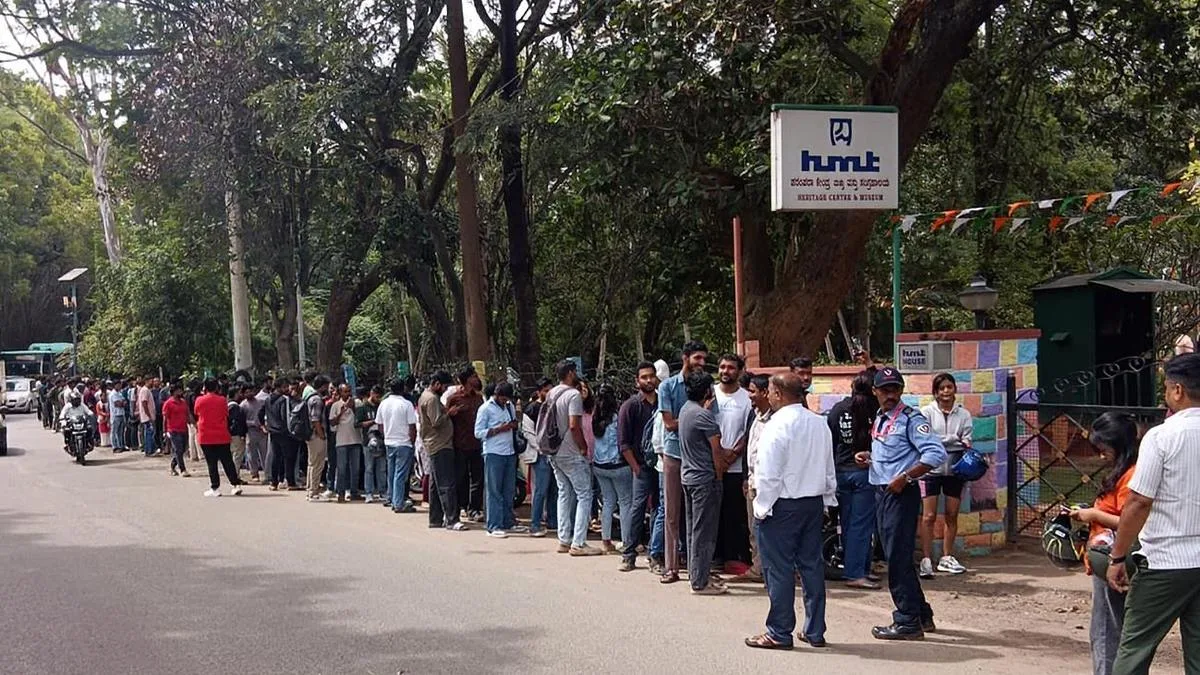 Record sale of HMT watches on I-Day at ₹35 lakh; H.D. Kumaraswamy thanks youth for their response