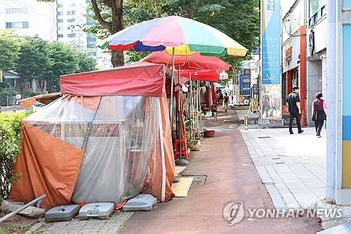 청주 망골공원 '20년 노점' 철거 내년 8월로 미뤄