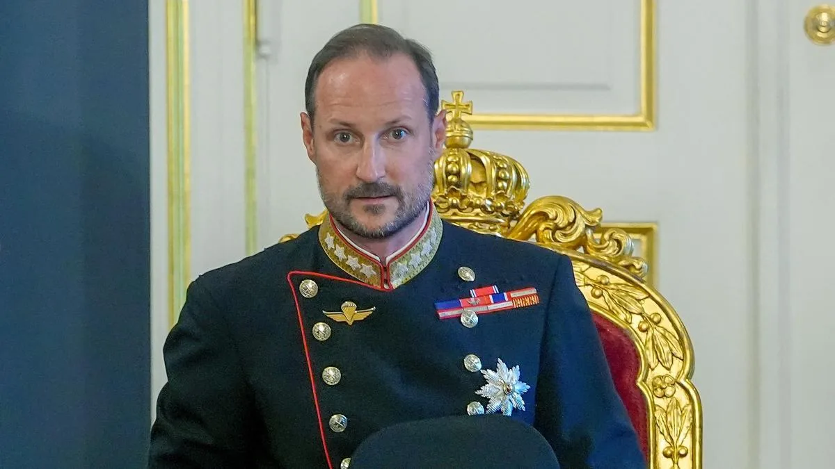 Haakon VIII llega al trono en el peor momento de la monarquía noruega