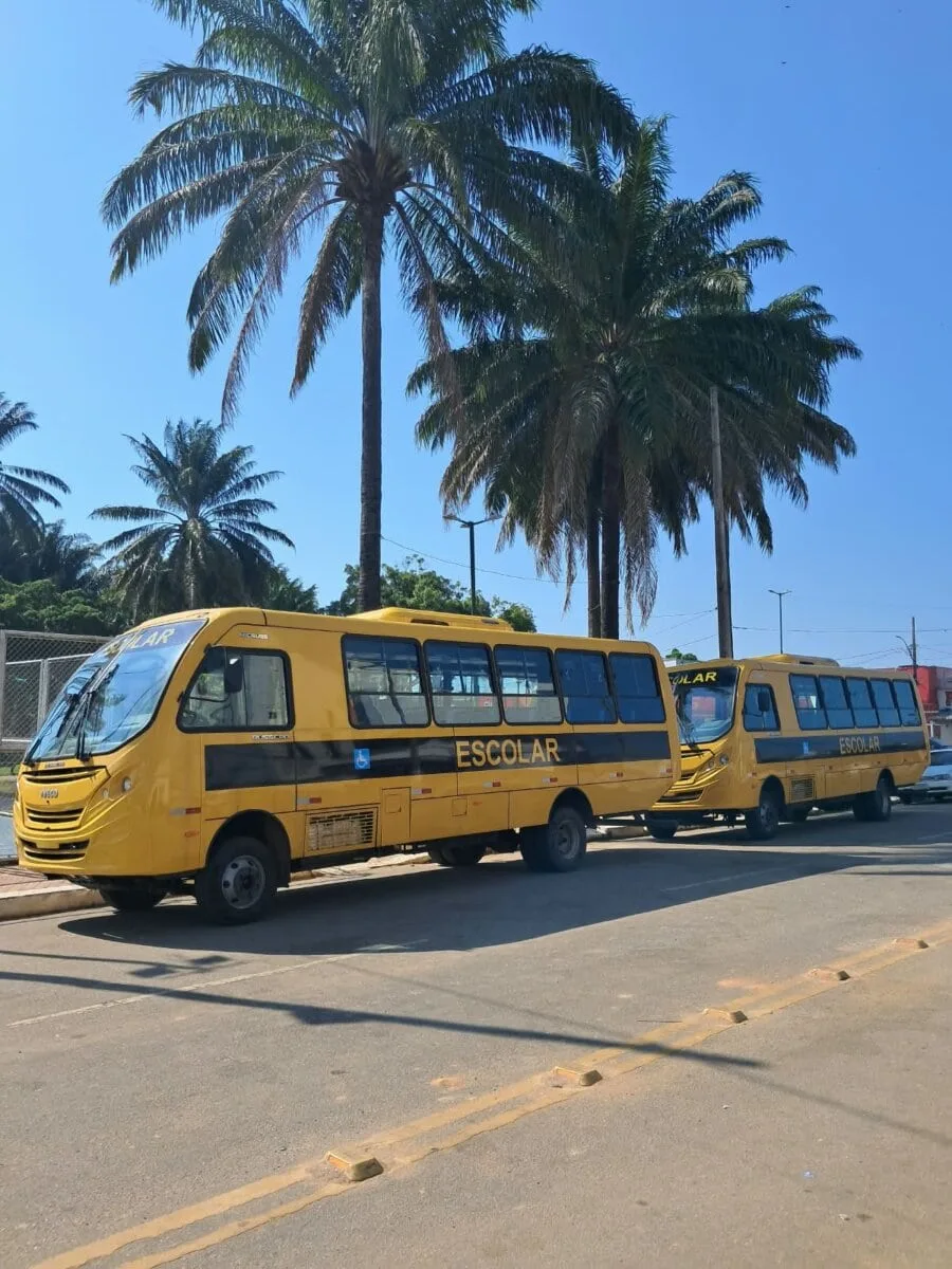 Prefeitura de Sena adquire dois ônibus novos para o transporte Escolar
