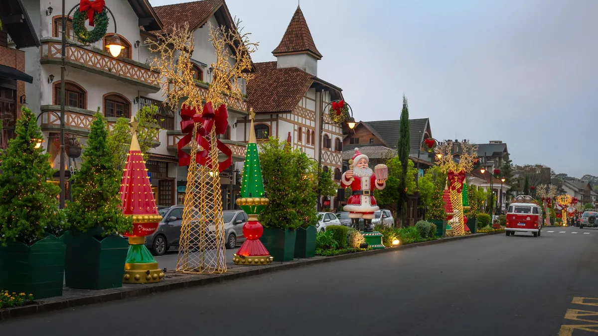 3º destino mais vendido do Brasil em 2026 e dono do festival de Natal mais longo do mundo: a cidade serrana que transforma 88 dias em Natal