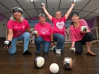 « Des tas de façons de participer à Octobre rose » : un challenge 100 % féminin dans cette société de boule de fort