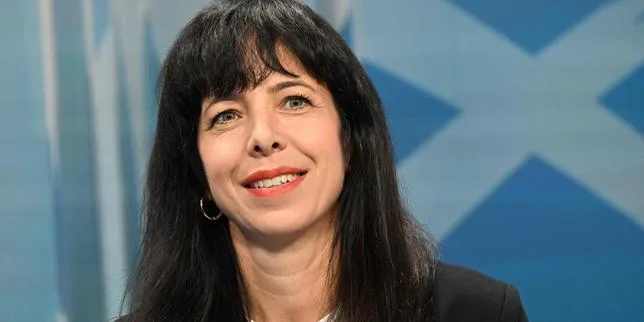 Elif Eralp, le nouveau visage de la gauche radicale après sa victoire à Berlin