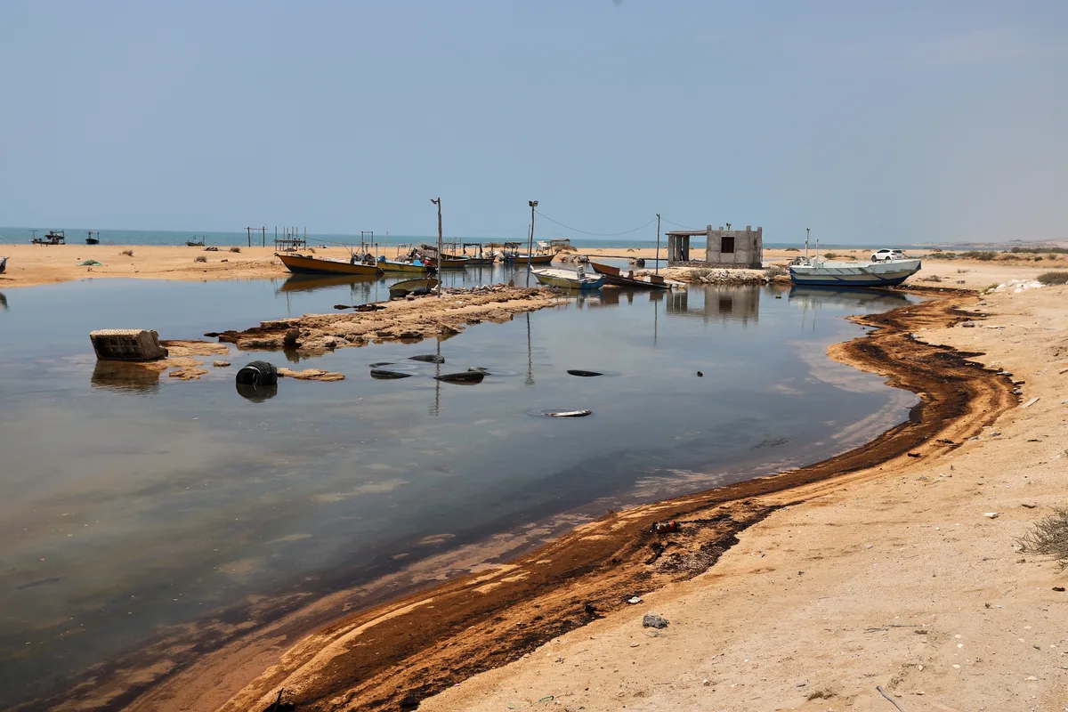 Se escuchan dos explosiones en la isla de Qeshm, en el Estrecho de Ormuz, según un medio iraní