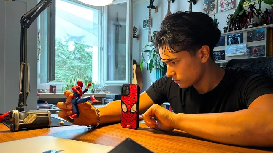 Repéré sur les réseaux sociaux, un Français fan de Spider-Man invité à tourner une vidéo à New York avec Tom Holland