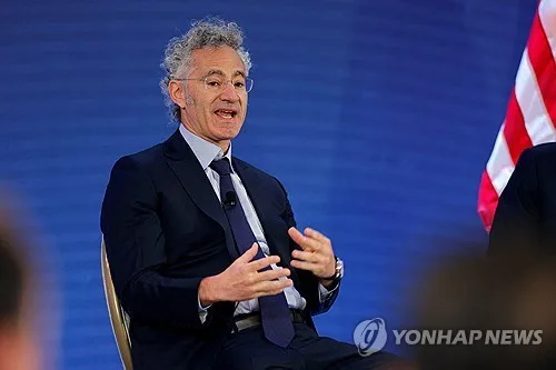 팔란티어 CEO "AI 기업은 자사 행동에 직접 책임져야"