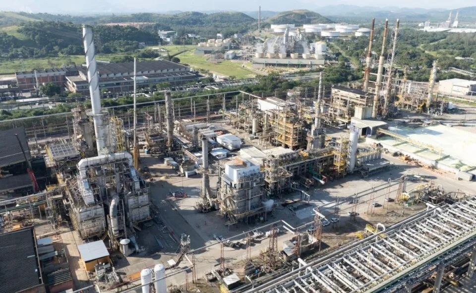 Petrobras aumenta diesel em R$ 1, mas subsídio mantém preço; entenda como isso não impacta no consumidor