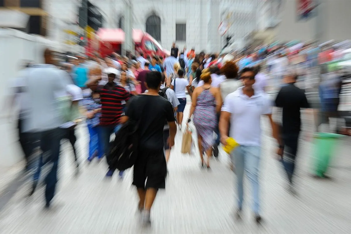 Brasil tem população de 214,2 milhões de habitantes em 2026, segundo o IBGE