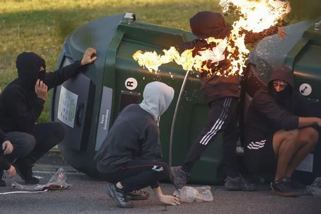 Disturbios en Pamplona durante las protestas contra un acto de Vito Quiles, con al menos un detenido