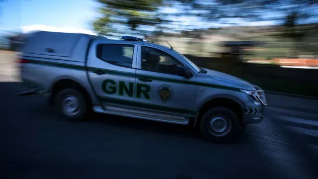 Tiros e reféns (incluindo GNR): Trio tenta assaltar moradia em Cascais