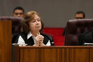 Ministra do STJ critica entrega de menores para adoção por crise em abrigo