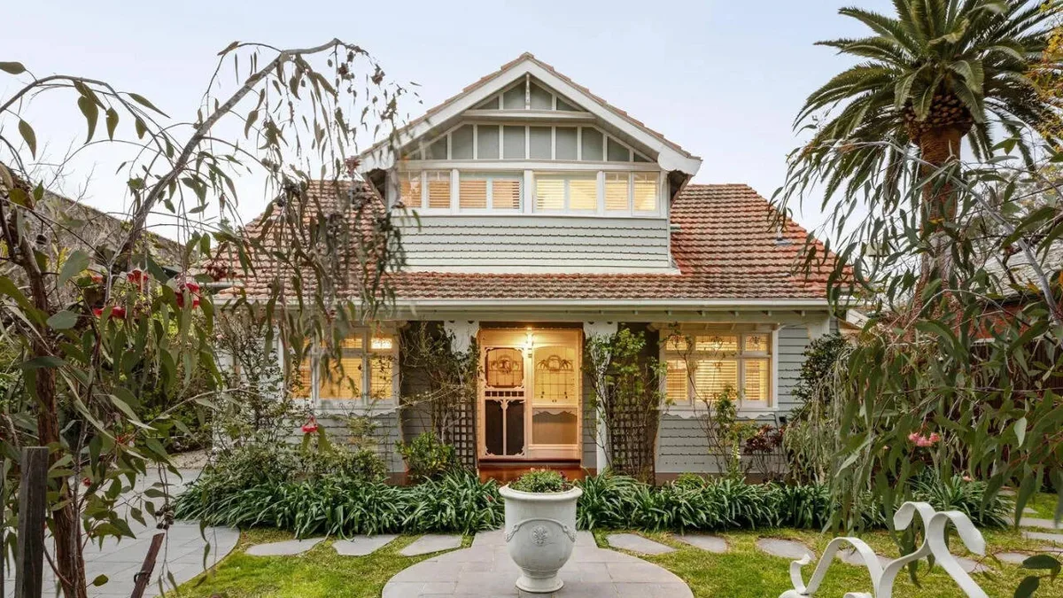 1920s Melbourne home with kookaburra stained glass heads to auction for $3.4m