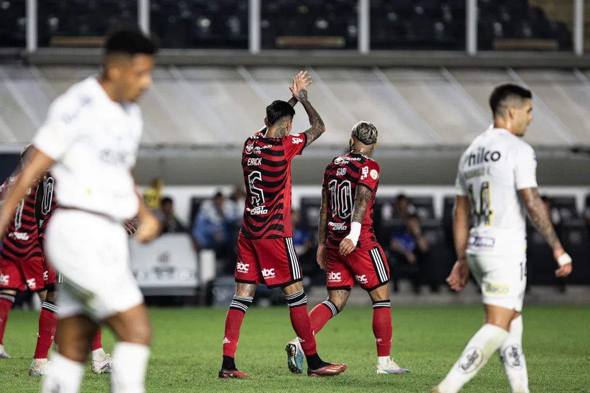 Flamengo busca 10ª vitória na Vila Belmiro; lembra das outras?