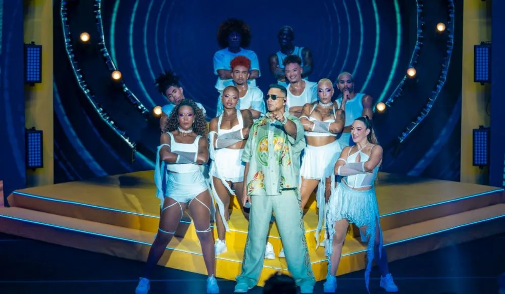 Xanddy celebra 30 anos de carreira com “Só as Antigas” em Salvador