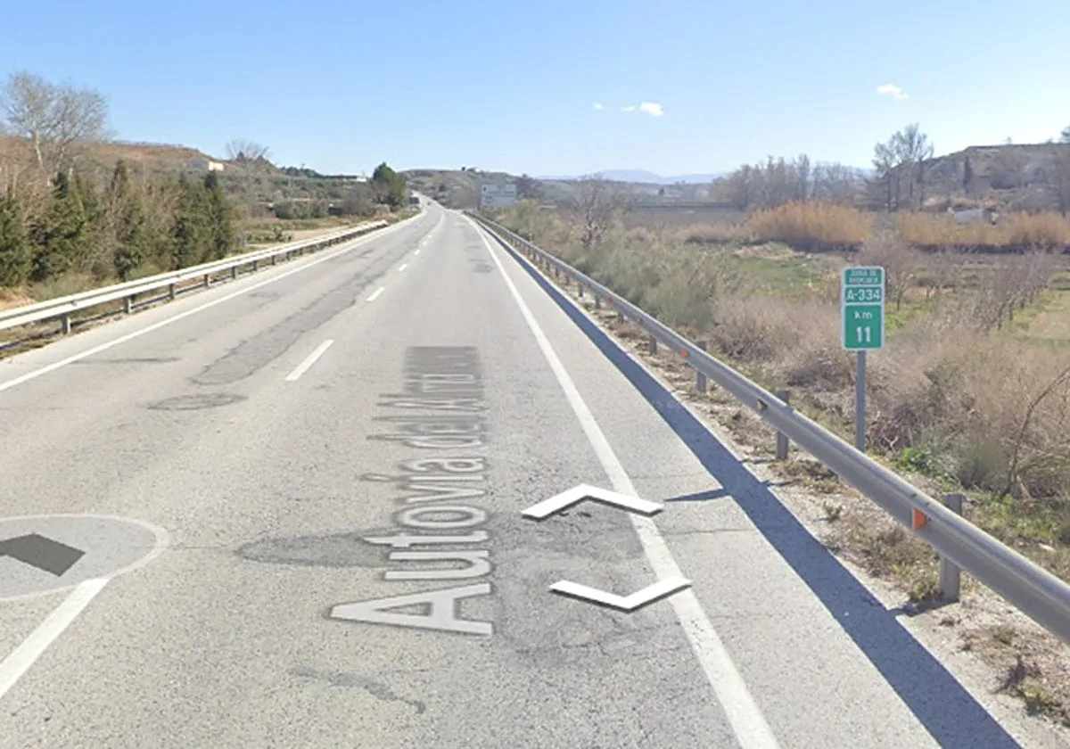 Un muerto y tres heridos en una colisión entre dos coches en Granada