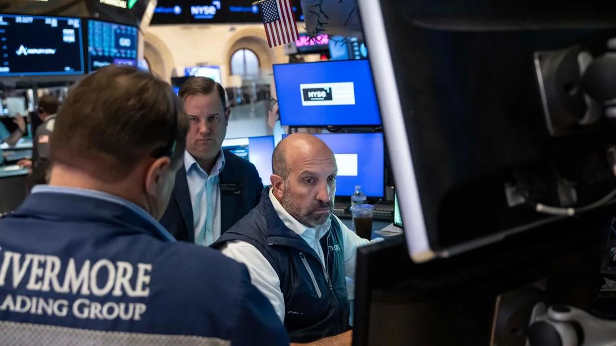 Wall St slips as higher oil prices, Fed bets weigh