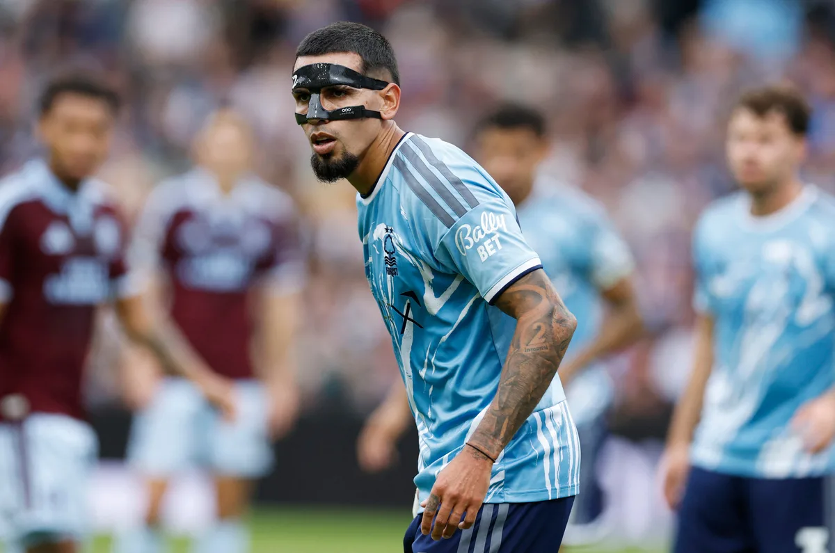 Daniel Muñoz fue elogiado por parte de la prensa inglesa tras su primera titularidad con Nottingham Forest ante Aston Villa: “Amenaza”