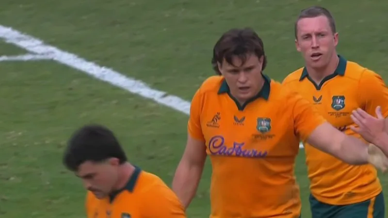 Hooper try proves decisive for Wallabies