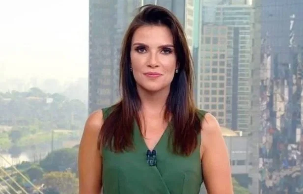 Sabina Simonato se emociona ao vivo no ‘Bom Dia SP’ por acidente fatal de família conhecida Sabina Simonato se emociona ao vivo no 'Bom Dia SP' por acidente fatal de família conhecida (Reprodução/TV Globo)