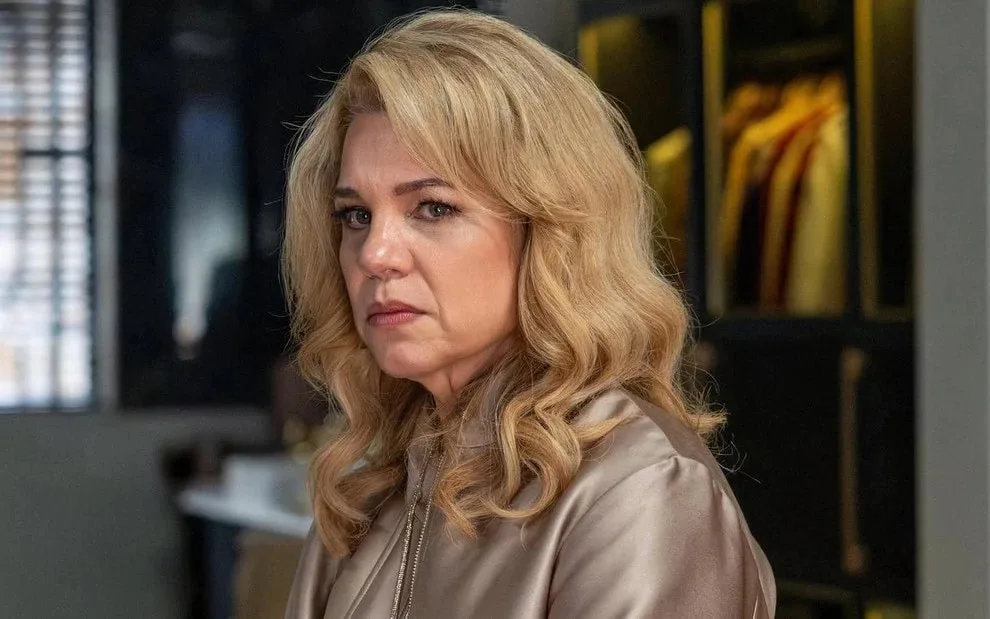 Pilar pega Ingrid no banho com Iuri e é humilhada pela filha em Quem Ama Cuida