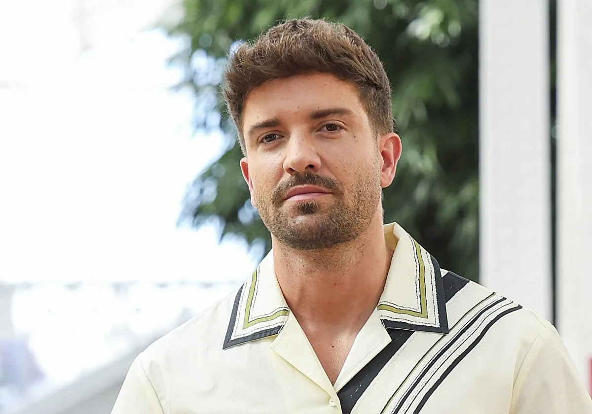 Pablo Alborán reaparece y debuta como modelo de la mano de Adolfo Domínguez: «Ha sido un sueño»