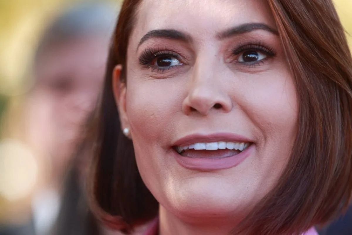 Internada, Michelle Bolsonaro tem previsão de alta nesta quarta