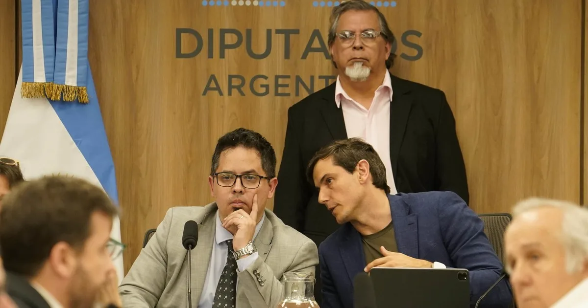 Giro por endeudamiento: LLA ahora empuja un proyecto propio, pero la oposición denuncia una "trampa" y ratifica su sesión