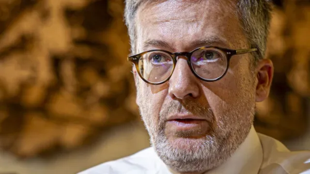 Moedas atribui música de Godinho a Jorge Palma? "Renova aí a IA"