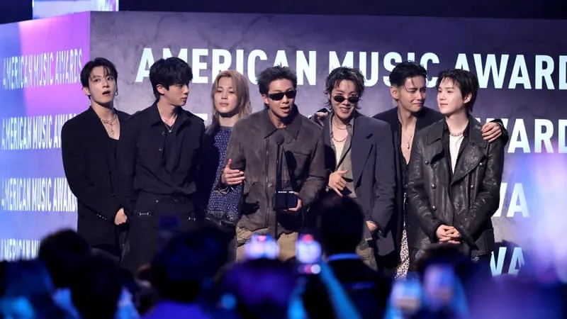 BTS: un membre du groupe de K-pop révèle avoir perdu une partie de son audition à l'oreille droite