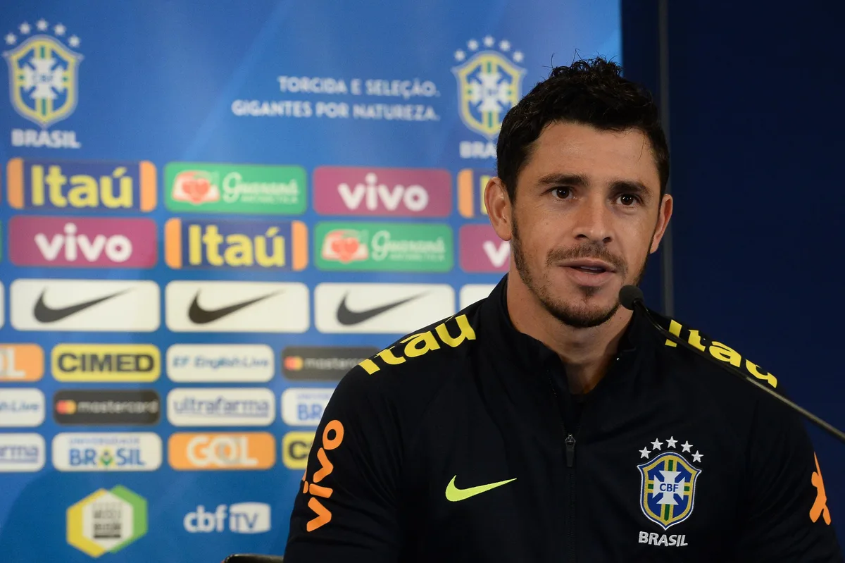 Giuliano anuncia aposentadoria: "O futebol foi a melhor coisa que me aconteceu"