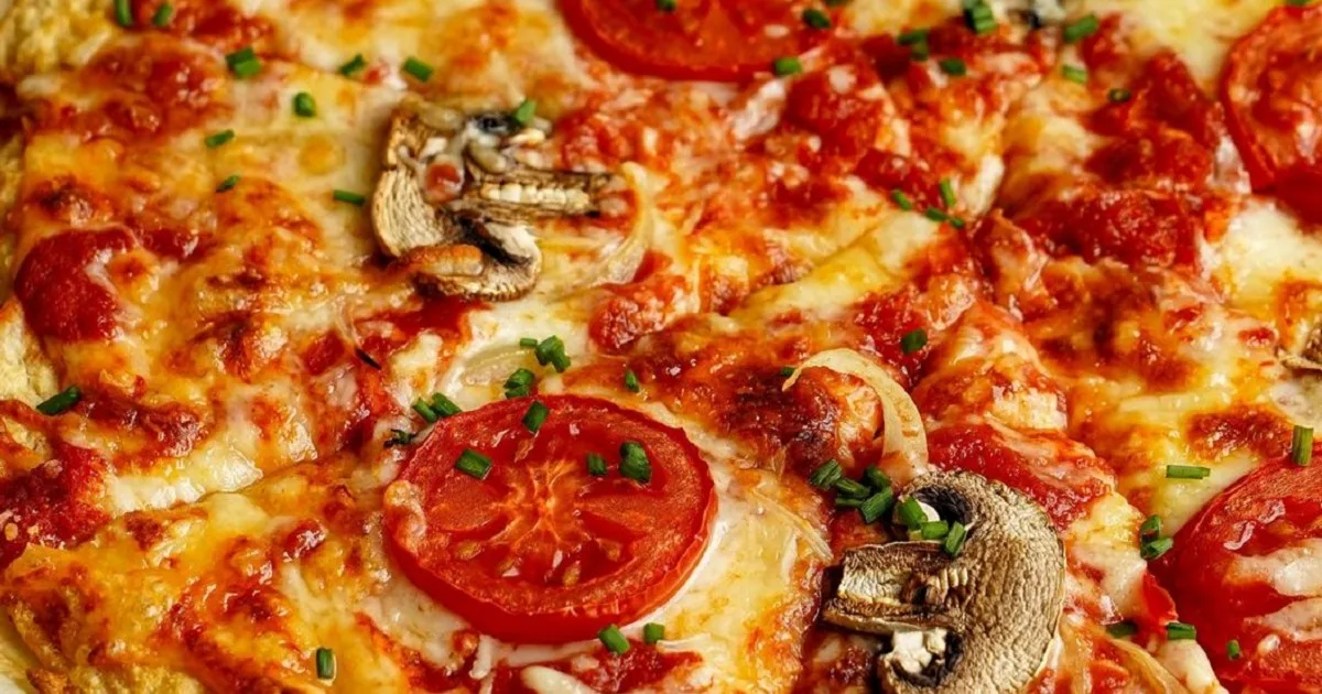 Solo dos ingredientes para esta pizza de garbanzos, ideal para una comida liviana