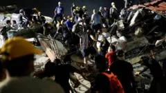 Equipes de resgate buscam sobreviventes após terremoto na Colômbia deixar 181 mortos e mais de 2.500 feridos