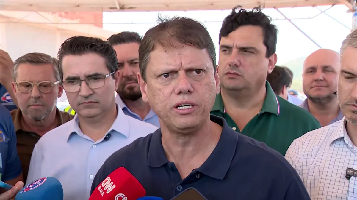 'Não vai haver corte de bolsa da Fapesp', diz Tarcísio após mudanças em regras gerarem críticas de pesquisadores