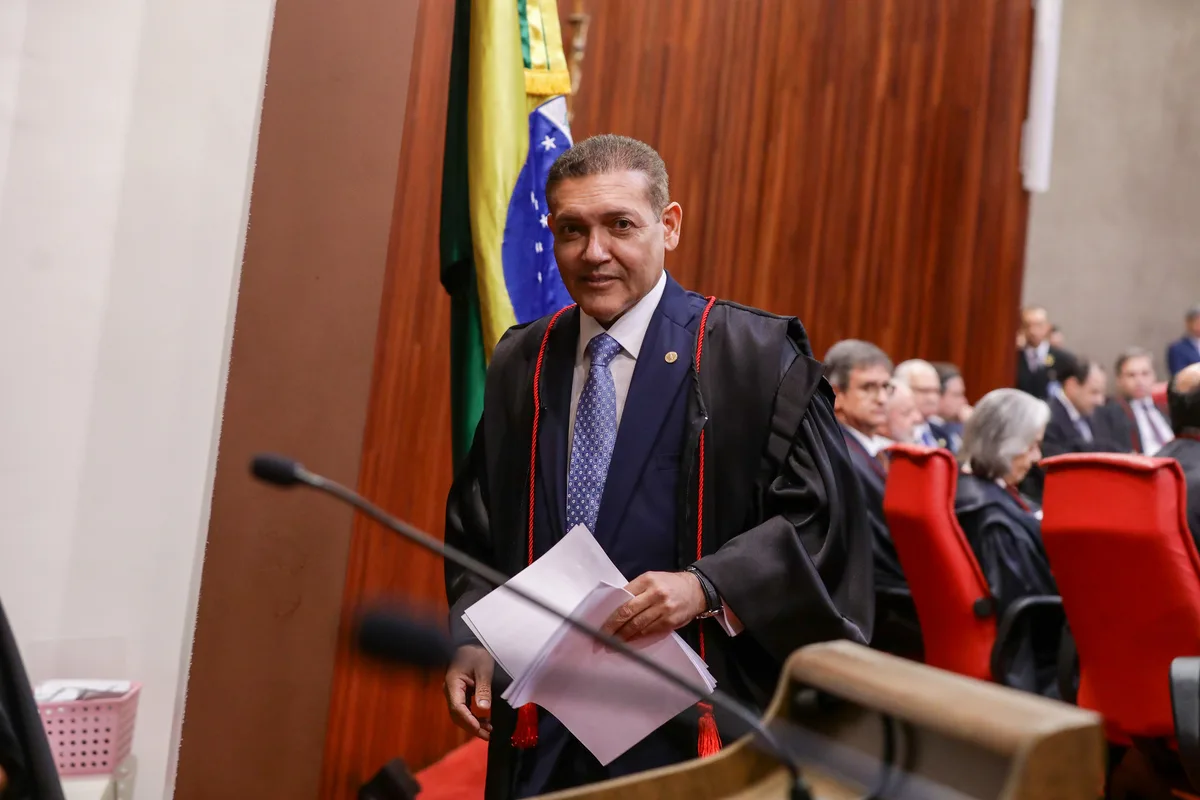 Nunes Marques determina retirada de ataques contra o PT e as urnas