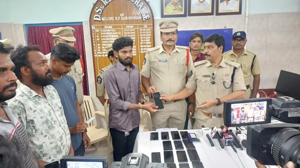 Nellore railway police recover 50 lost phones worth ₹10 lakh and return them to passengers