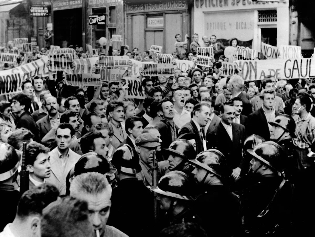 "Les CRS frappent sur tout ce qui bouge" : de Gaulle, la Constitution de 1958 et l'émeute oubliée