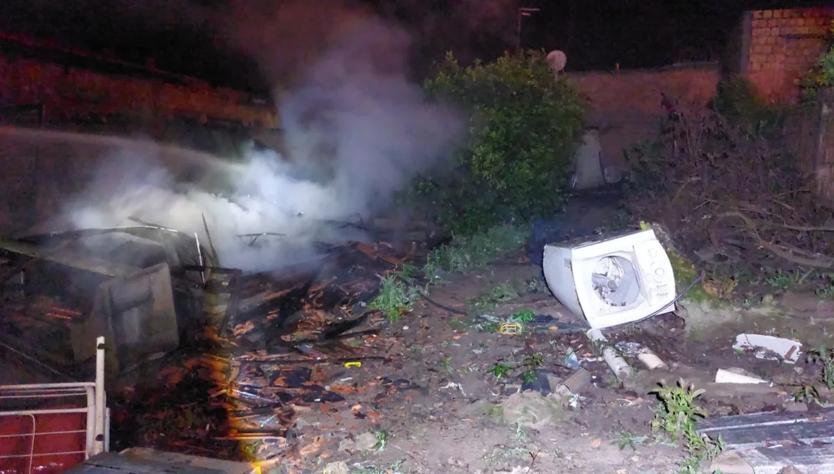 Incêndio destrói casa no distrito de Rubião Júnior em Botucatu