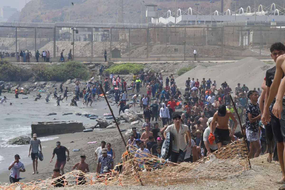 El Gobierno registra una caída de inmigrantes irregulares en lo que va de año sin contar los más de 70.000 del cruce masivo en Ceuta