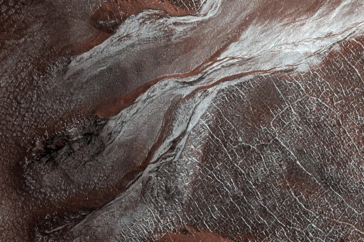 Scientists Thought Ancient Water Carved Martian Gullies. New Analysis Says Otherwise