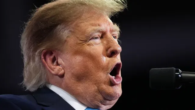 Trump culpa imigração por distúrbios em França. "Ódio no coração"
