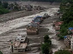 Zweite Überschwemmungswarnung: Sturzflut in Nepal: Polizeikreise fürchten Tausende Vermisste