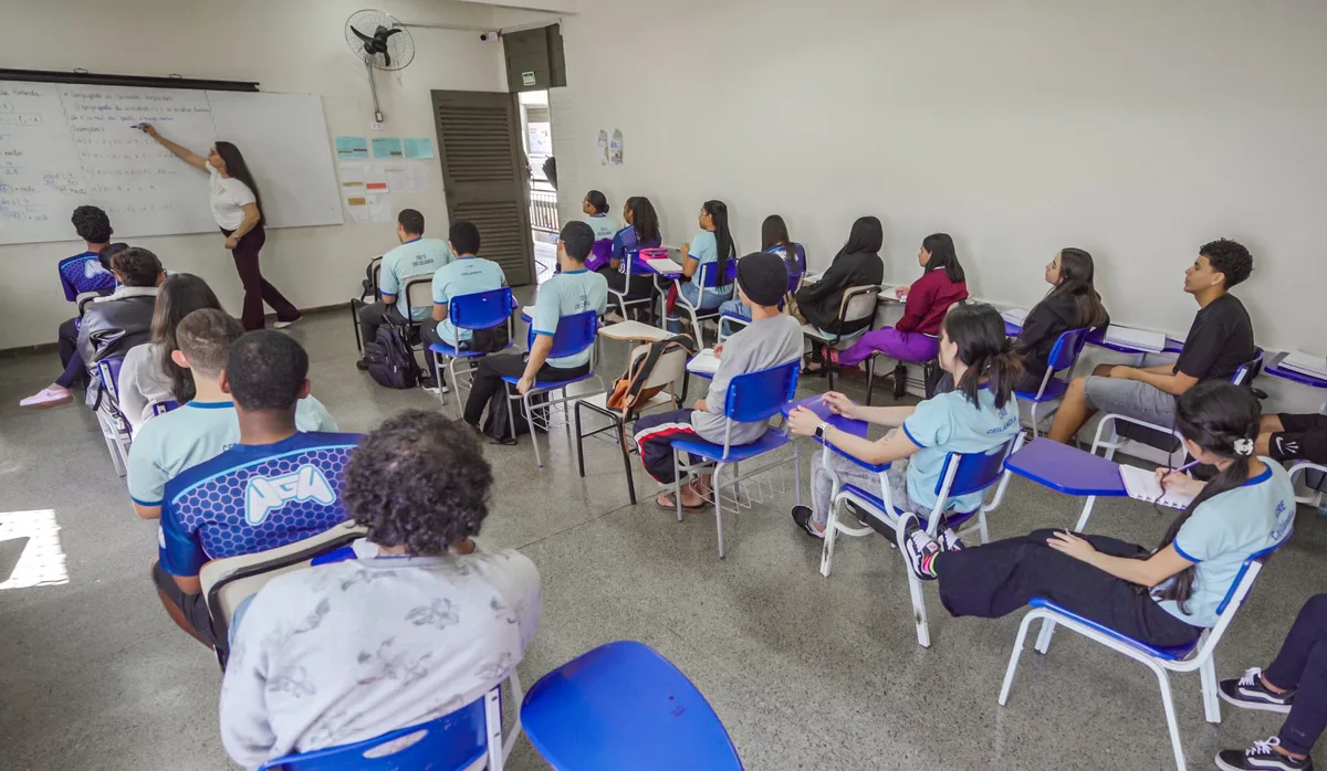 Homeschooling: Família que educava filhos em casa há 13 anos é multada e obrigada a matriculá-los em escola
