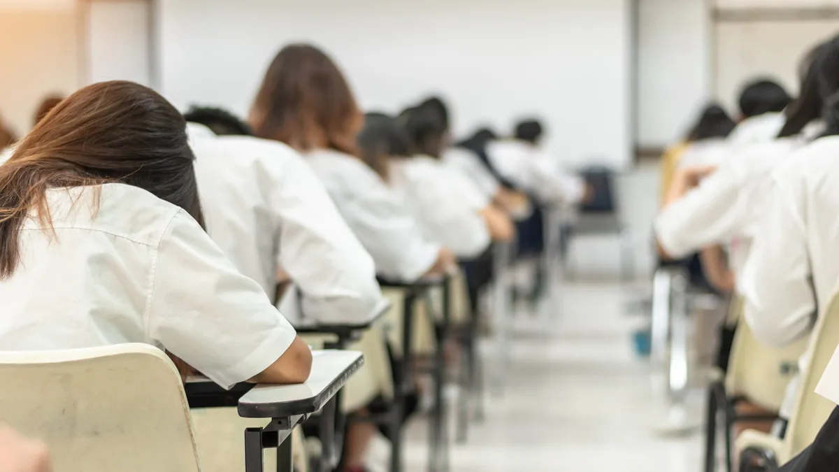 IA y Educación: la batalla desigual en el aula y una pista para docentes abrumados