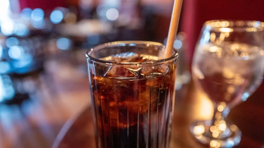 Diet soda drinkers lost just as much weight as water drinkers, study finds