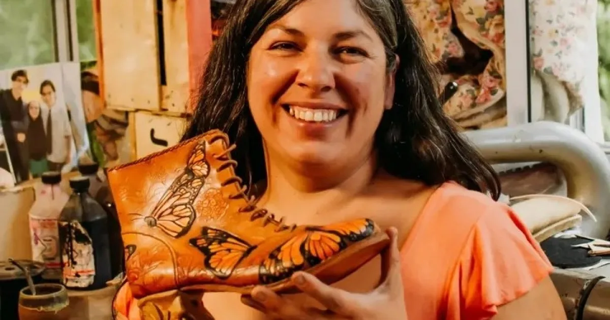 De El Bolsón al país: la artesana que transforma calzado urbano en piezas de arte reconocidas a nivel nacional