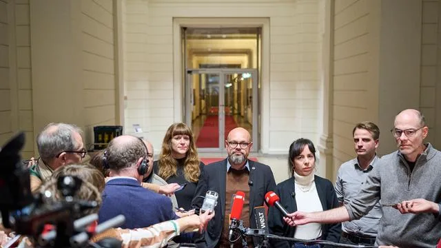 Linke in Berlin: Grüne und SPD unterbrechen Sondierungen mit Linkspartei in Berlin