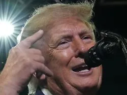 Trump verteidigt Abkommen: US-Beamte: Diesel-Deal soll Kreml für Frieden ködern