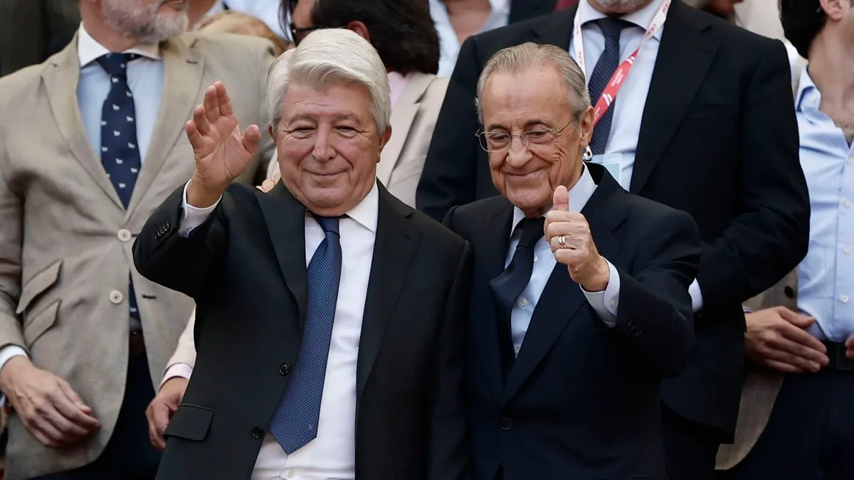 Florentino Pérez, indignado por la presencia de Enrique Riquelme en el palco del Atlético de Madrid